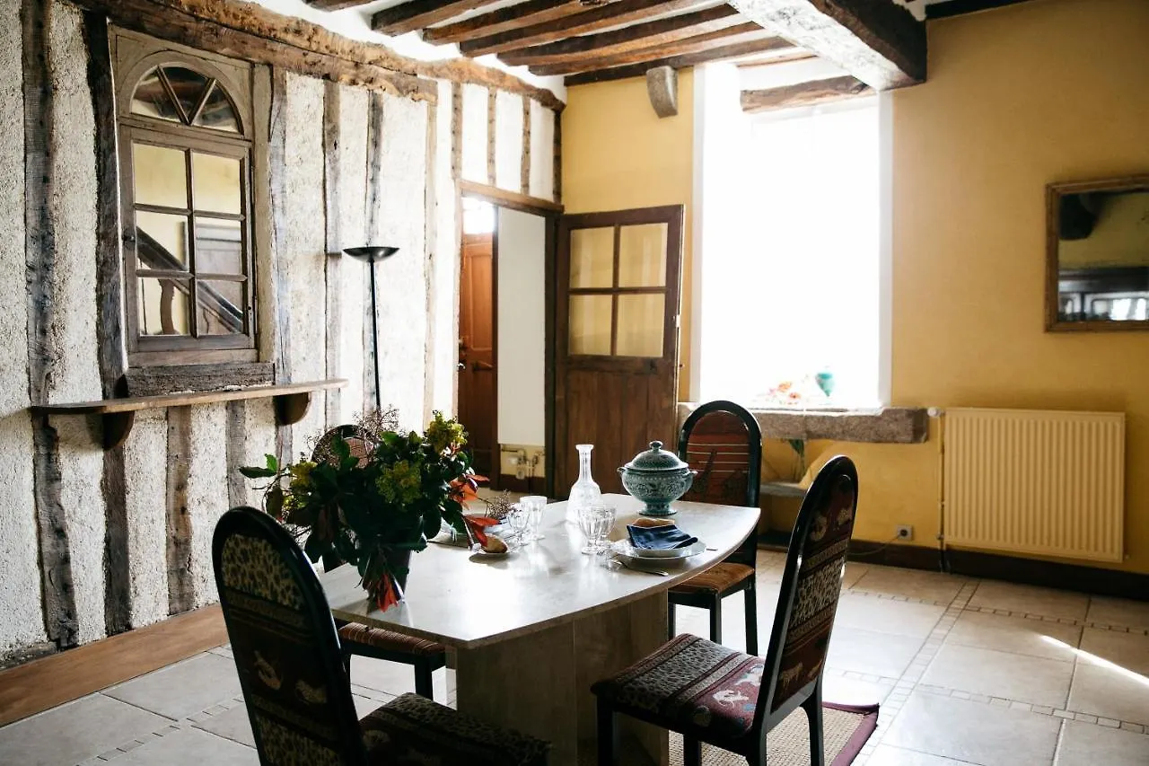 La Vieille Foulonnière : Chambres d'hôtes&Permaculture Pontorson 0*,